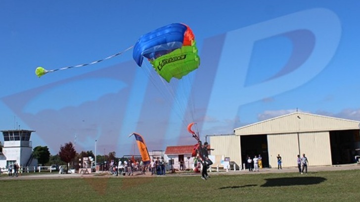 vip-parachutisme-a-paris-melun-experience-inoubliable-saut-parachute