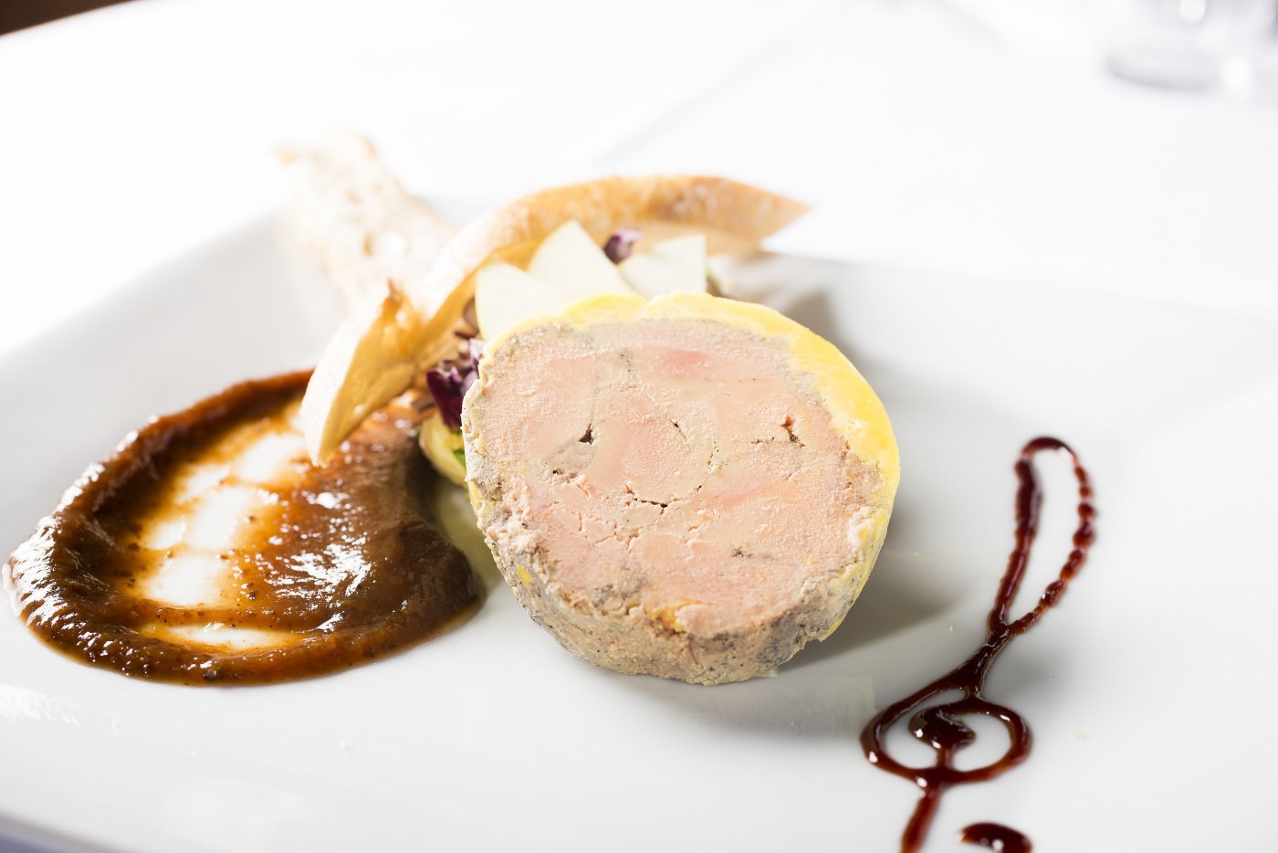 ferme-saint-michel-foie-gras-specialite-culinaire-francaise-est-un-met-de-choix-entree-aperitif