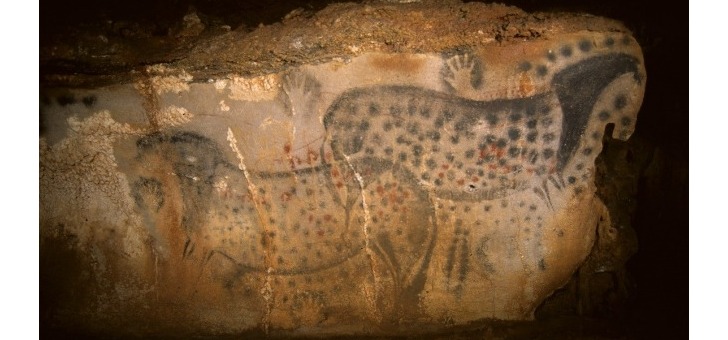 peinture-des-chevaux-ponctues-realisee-a-29-000-ans