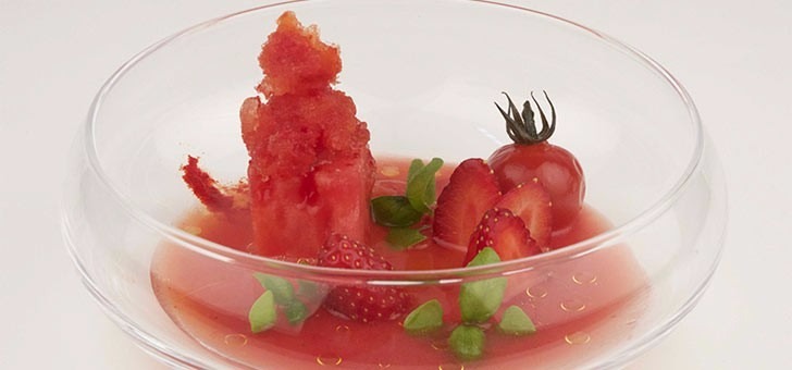 gaspacho-paste-fraise-granite-poivrons-saveur-justesse-des-gouts-restaurant-sens-uniques-a-paris-18