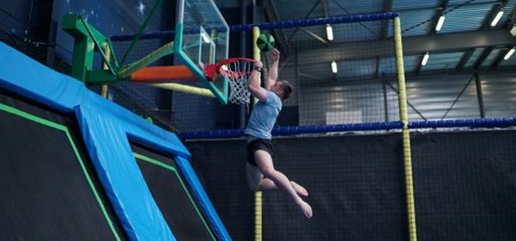 space-jump-a-fleury-merogis-divertissement-sur-trampolines