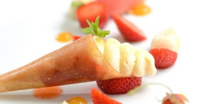 composition-dessert-du-restaurant-ar-men-du-a-nevez-cuisine-etoilee-reconnue-au-guide-michelin